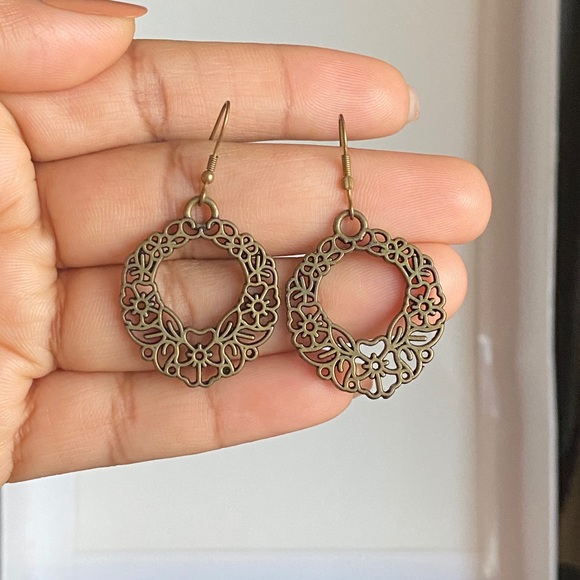 Earrings - Picture 3 of 4